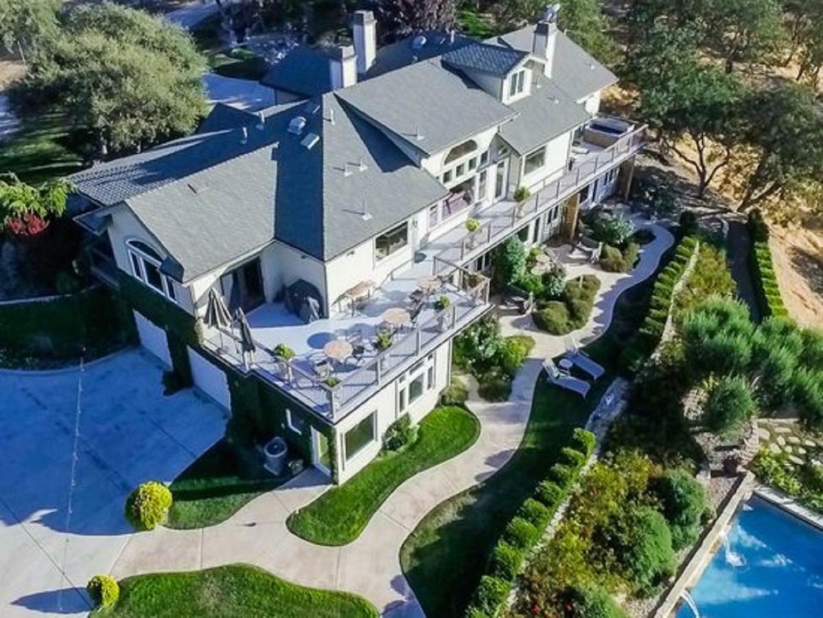 パソロブレス High Ridge Manor Bed & Breakfast エクステリア 写真
