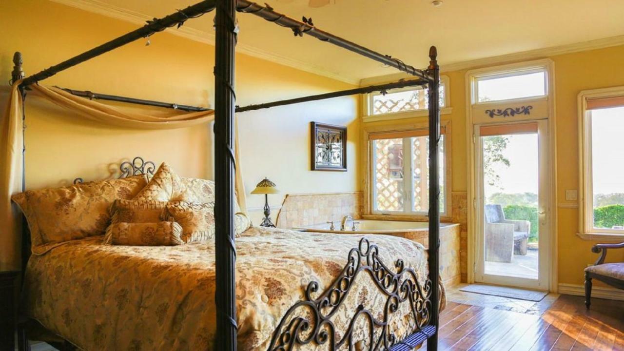 パソロブレス High Ridge Manor Bed & Breakfast エクステリア 写真